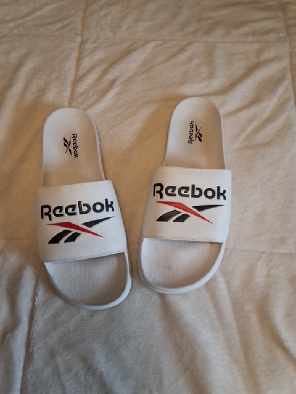 Reebok White Kids Slide Sandals with Black & Red Logo